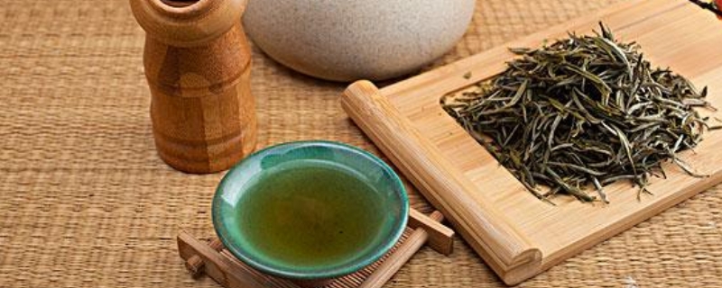 茶叶为什么放到水中会变色