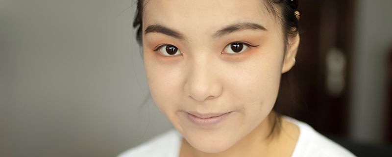 眼线膏怎么使用的