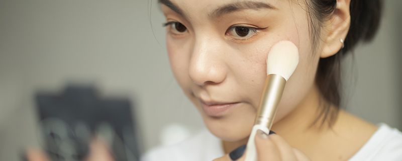 用隔离霜要用卸妆水吗