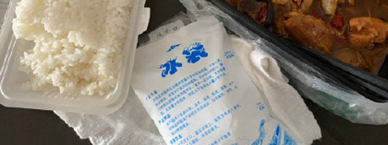 冰袋扔的时候要倒掉水吗