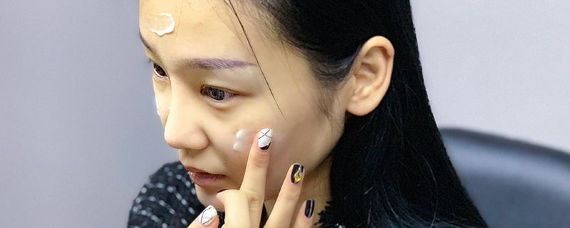 蜂蜜能涂抹在脸上吗