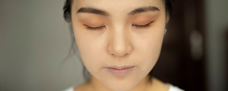 鼻翼比较大怎么画小