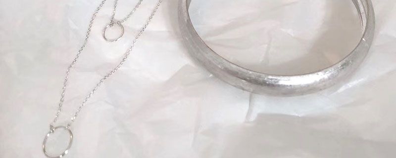 银手镯晚上睡觉需要取下来吗