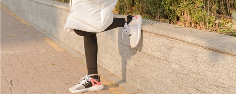 踩脚袜穿袜子外面还是里面