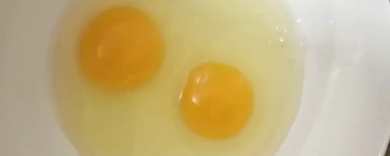 生鸡蛋打开蛋黄散了还能吃吗