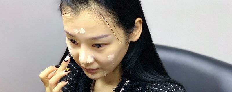 紫色淤青用什么颜色遮瑕