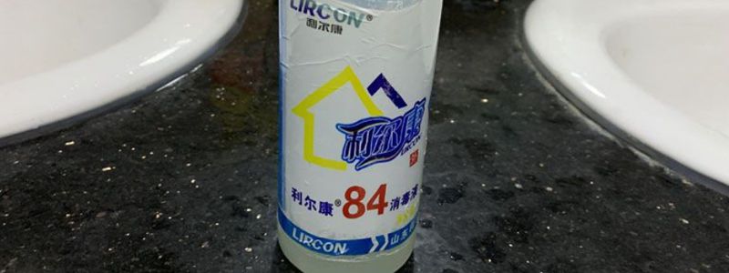 84消毒液倒了开水咋办