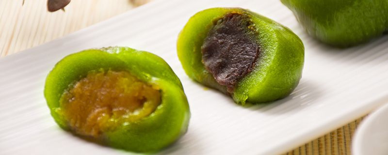 青团可以带着保鲜膜加热吗