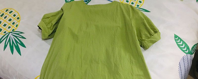 荧光绿上衣配什么颜色裤子