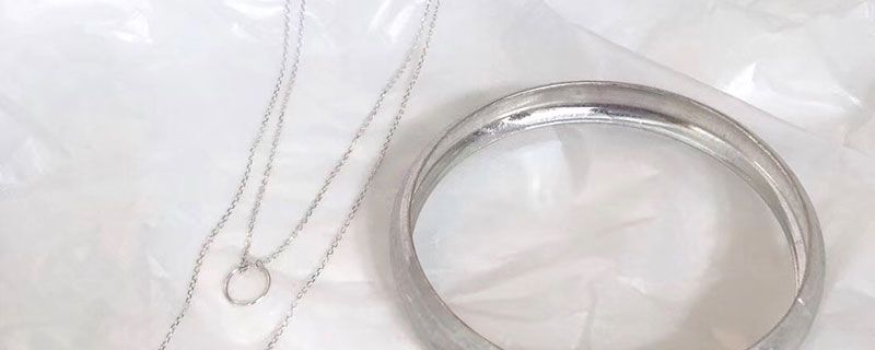 铂金发黄怎么回事