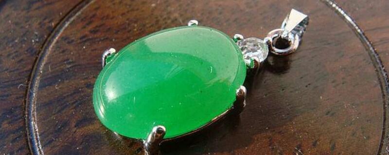 翡翠和和田玉哪个养人