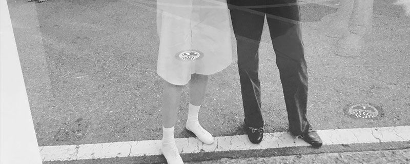 女士卡其色灯芯绒裤子搭配