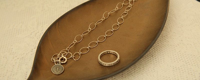 金戒指能咬出牙印吗