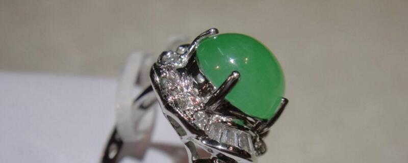 翡翠表面有小坑算正常